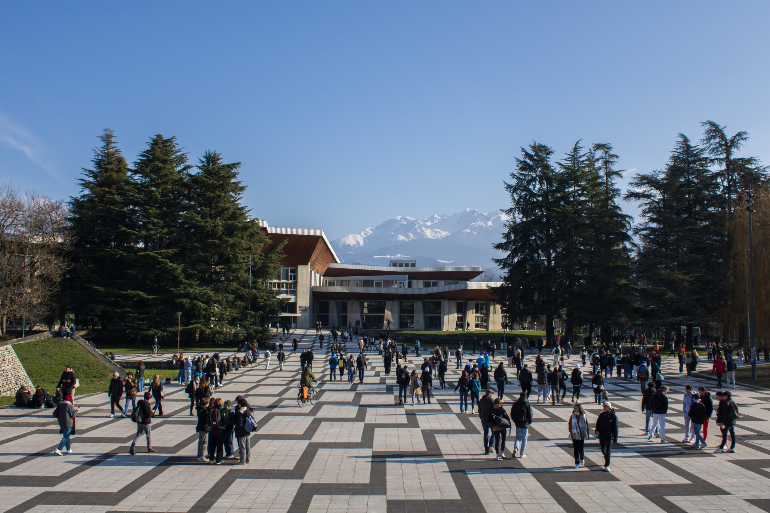 Parvis amphi Weil Grenoble depuis le massif de Moucherotte Wikipedia Bertrand93